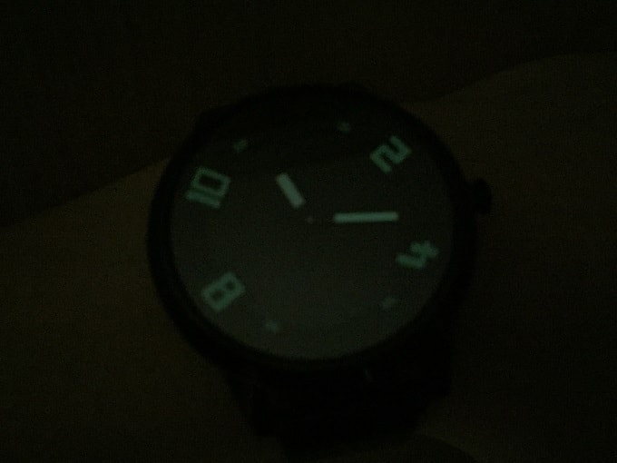 Lenovo Watch X 暗闇で光る画像