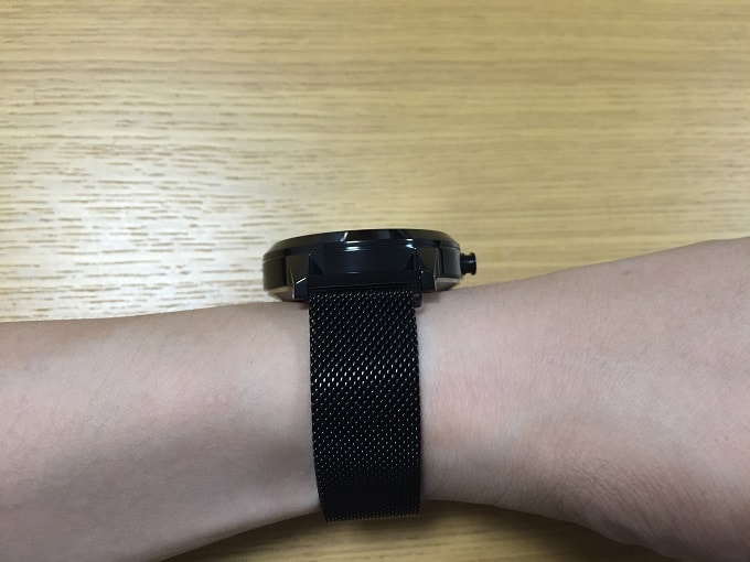 Lenovo Watch X 装着画像横から